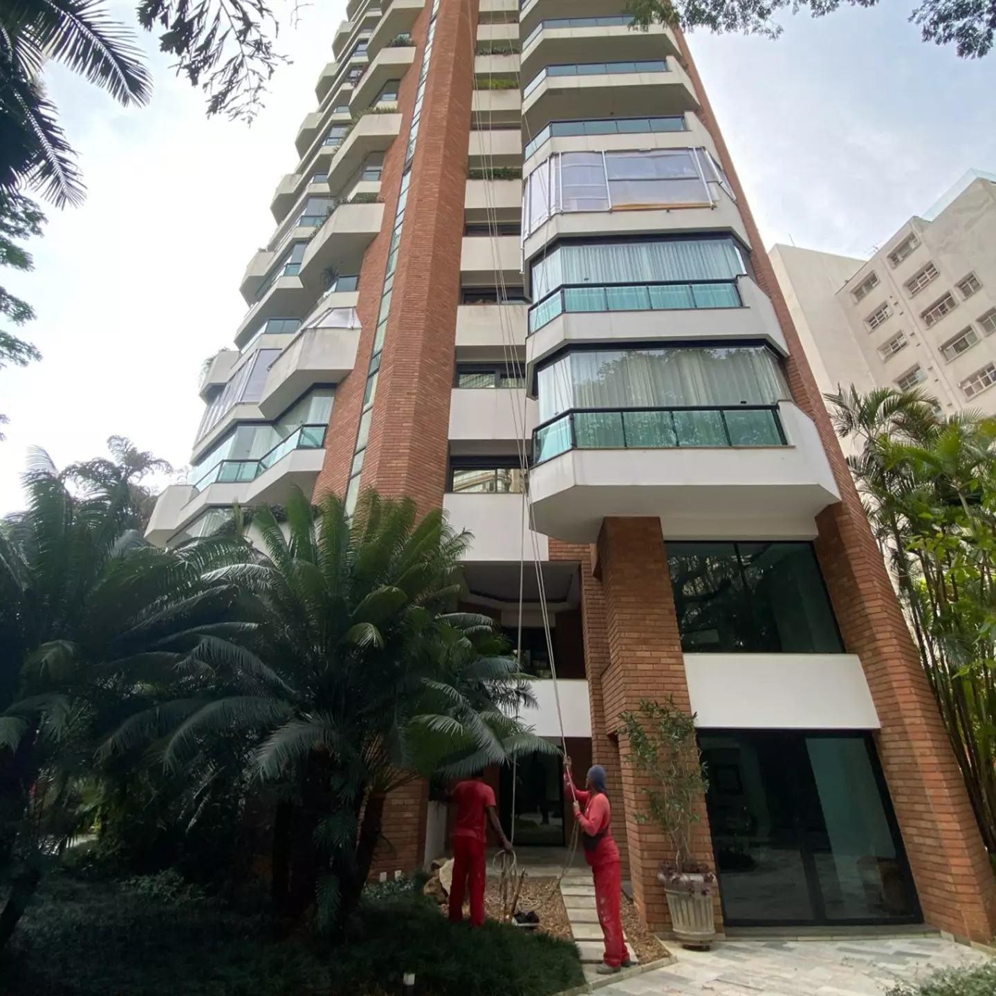 Recupere a beleza original dos tijolos aparentes e valorize sua construção.